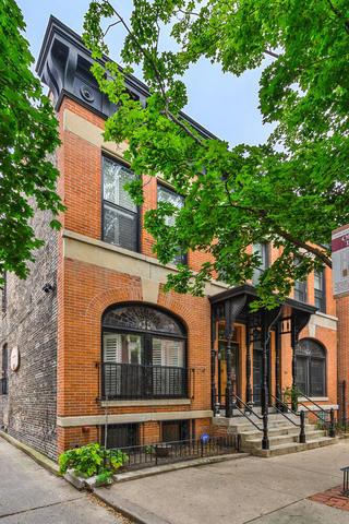 210 W Saint Paul Ave, Chicago, IL 60614