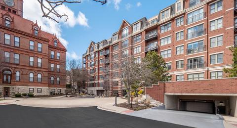 255 E Liberty Dr #206-2, Wheaton, IL 60187 photo 1
