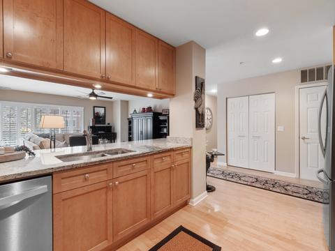 255 E Liberty Dr #206-2, Wheaton, IL 60187 photo 14