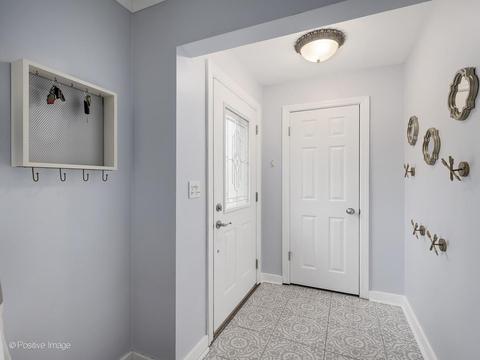 441 E Webster Ave, Elmhurst, IL 60126 photo 4