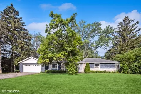 9 S740 Brookbank Rd, Willowbrook, IL 60527