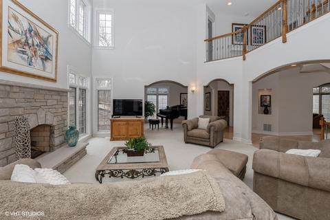 8945 Glenmora Ln, Burr Ridge, IL 60527 photo 2