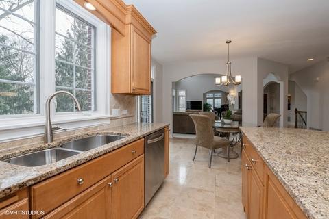8945 Glenmora Ln, Burr Ridge, IL 60527 photo 4