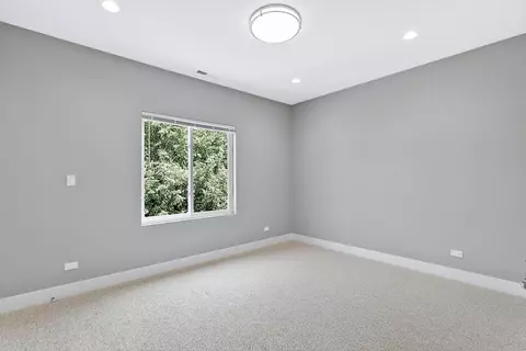 643 E 50th St, Chicago, IL 60615 photo 11
