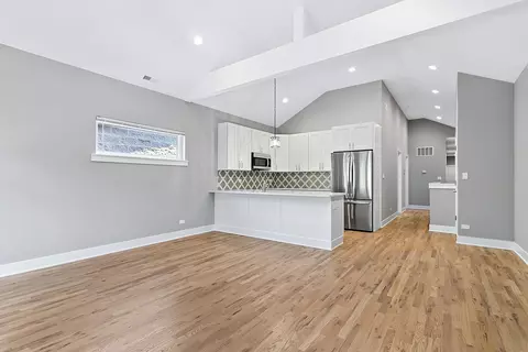 643 E 50th St, Chicago, IL 60615 photo 2