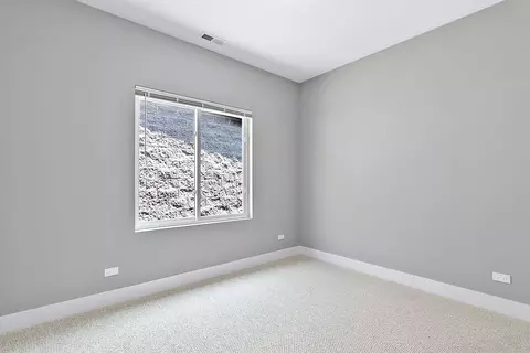 643 E 50th St, Chicago, IL 60615 photo 12
