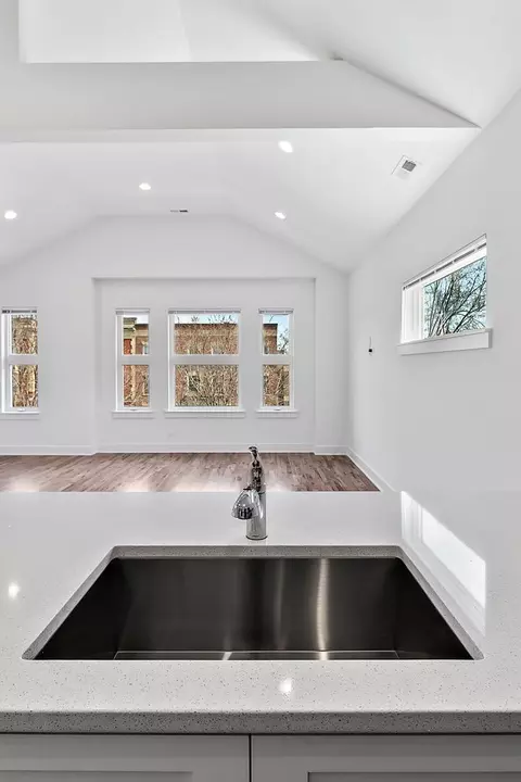 643 E 50th St, Chicago, IL 60615 photo 6