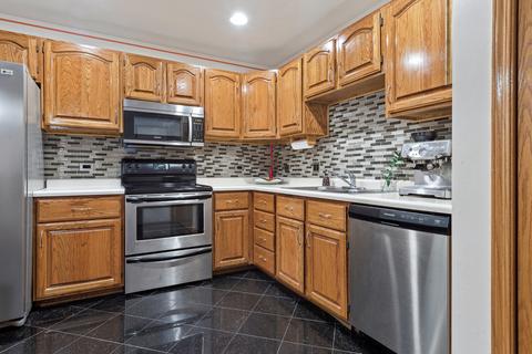 32 Garden Crescent Ct, Elgin, IL 60123 photo 8