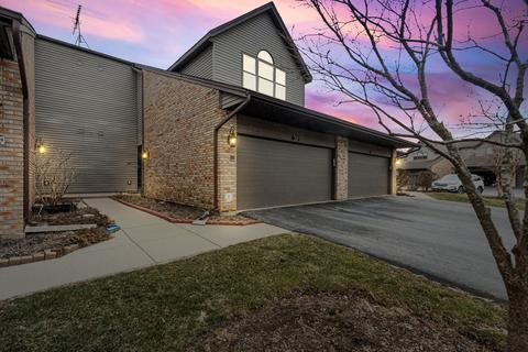 32 Garden Crescent Ct, Elgin, IL 60123 photo 1