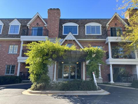 151 E Laurel Ave #201, Lake Forest, IL 60045