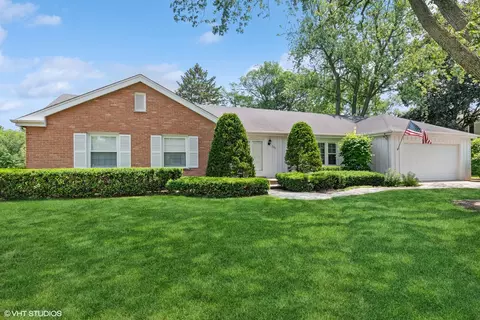 2105 Larkdale Dr, Glenview, IL 60025