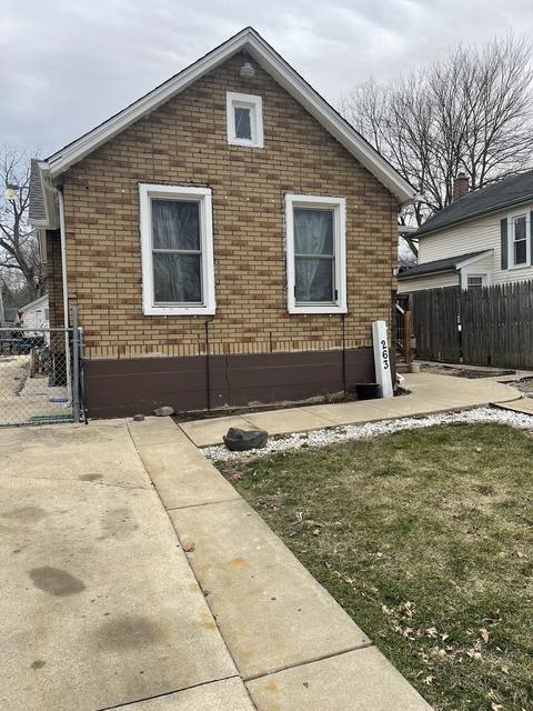 263 Beach St, Aurora, IL 60505 photo 2