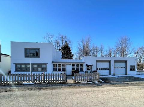 706 W Brown St, Harvard, IL 60033
