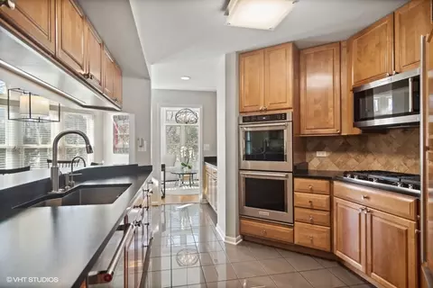 2569 Windrush Ln, Northbrook, IL 60062 photo 6