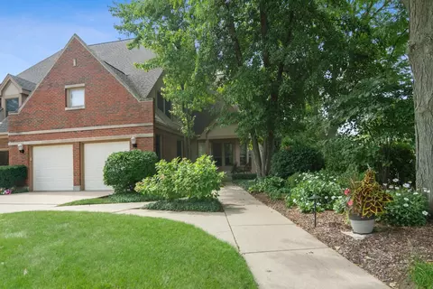 2569 Windrush Ln, Northbrook, IL 60062