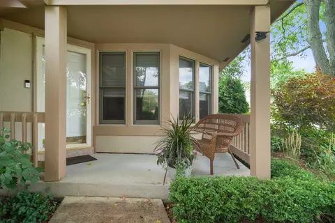 2569 Windrush Ln, Northbrook, IL 60062 photo 2