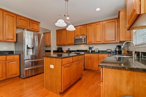 5961 Chatham Dr, Hoffman Estates, IL 60192 photo 8