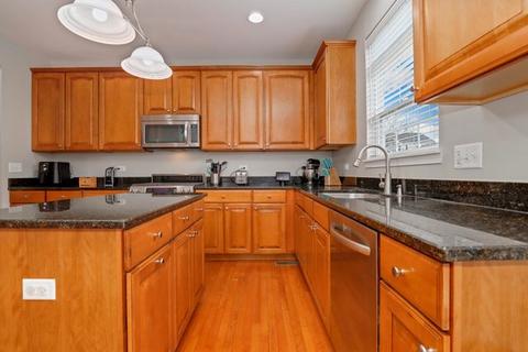 5961 Chatham Dr, Hoffman Estates, IL 60192 photo 11