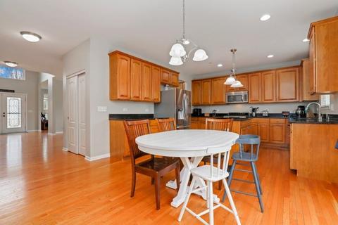 5961 Chatham Dr, Hoffman Estates, IL 60192 photo 13