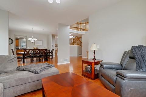 5961 Chatham Dr, Hoffman Estates, IL 60192 photo 5