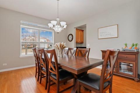 5961 Chatham Dr, Hoffman Estates, IL 60192 photo 6