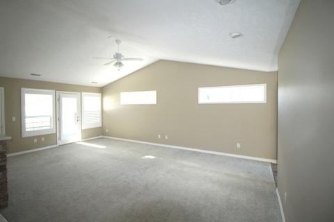 24 Grape Vine Ln, Bloomington, IL 61704 photo 4