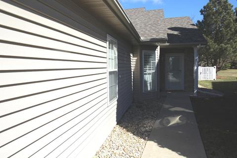 24 Grape Vine Ln, Bloomington, IL 61704 photo 2
