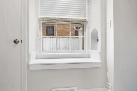 2009 E Jackson St, Bloomington, IL 61701 photo 4