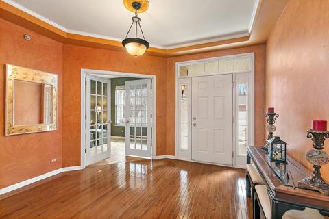 5876 Leeds Rd, Hoffman Estates, IL 60192 photo 4