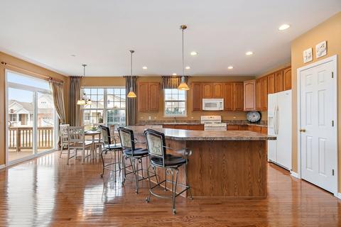 5876 Leeds Rd, Hoffman Estates, IL 60192 photo 10