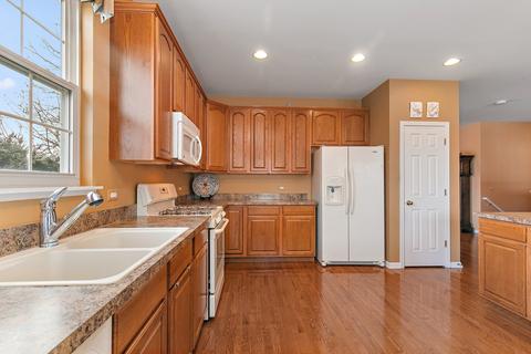 5876 Leeds Rd, Hoffman Estates, IL 60192 photo 11