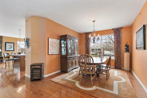 5876 Leeds Rd, Hoffman Estates, IL 60192 photo 8