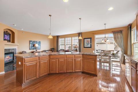 5876 Leeds Rd, Hoffman Estates, IL 60192 photo 12