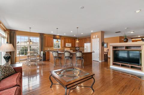 5876 Leeds Rd, Hoffman Estates, IL 60192 photo 13