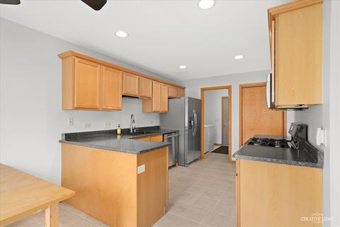 536 Madison Ln, Elgin, IL 60123 photo 8