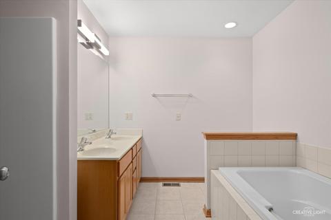 536 Madison Ln, Elgin, IL 60123 photo 15