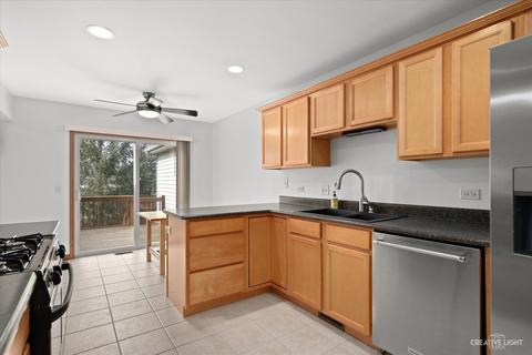 536 Madison Ln, Elgin, IL 60123 photo 9