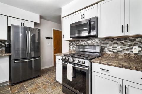 217 E Parker St, Gardner, IL 60424 photo 9