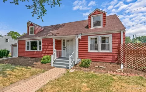 6 W Van Buren St, Oswego, IL 60543