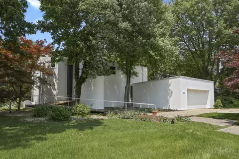 202 E Sherwin Cir, Urbana, IL 61802