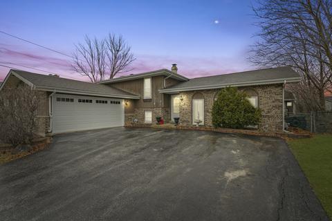 617 Pinecroft Dr, Roselle, IL 60172 photo 2