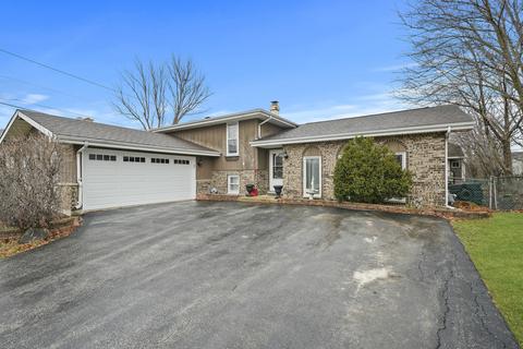617 Pinecroft Dr, Roselle, IL 60172 photo 1
