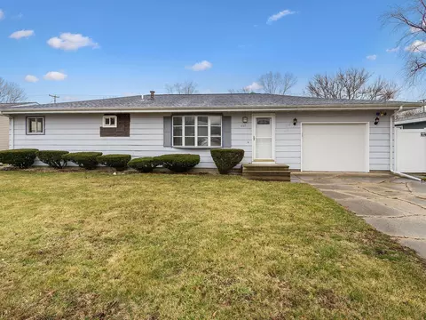 468 E Lincoln St, Seneca, IL 61360 photo 1