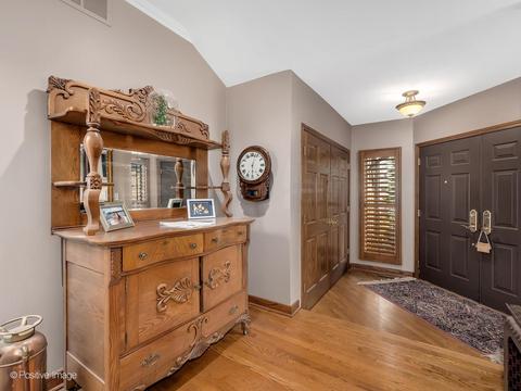 725 Tomlin Dr #B2, Burr Ridge, IL 60527 photo 2