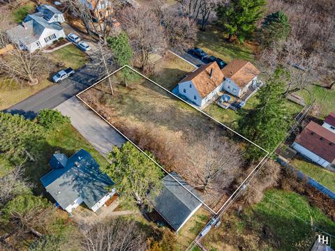 16 Kent Avenue, Crystal Lake, IL 60014