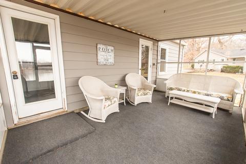2098 Blackhawk Ln, Dixon, IL 61021 photo 4