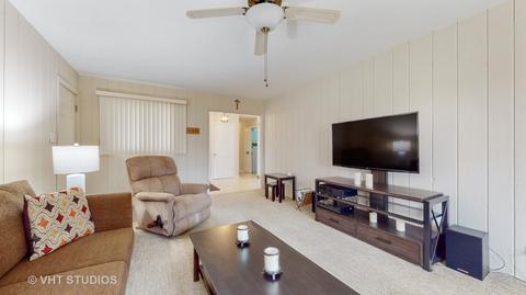 2012 E Ivy Ln, Mount Prospect, IL 60056 photo 4