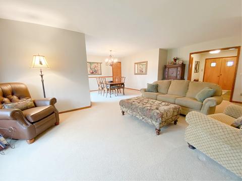 26 W265 Tomahawk Dr, Wheaton, IL 60187 photo 5