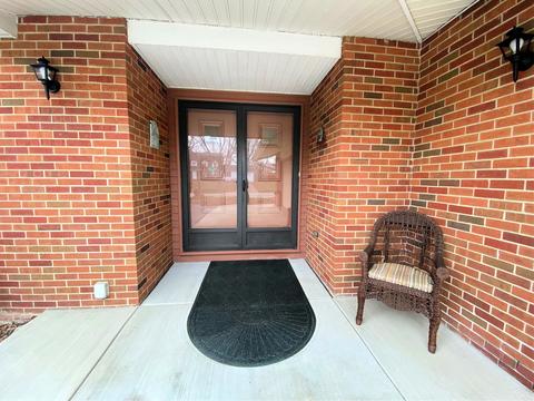 26 W265 Tomahawk Dr, Wheaton, IL 60187 photo 3
