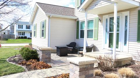 1012 Sawgrass Dr, Normal, IL 61761 photo 2